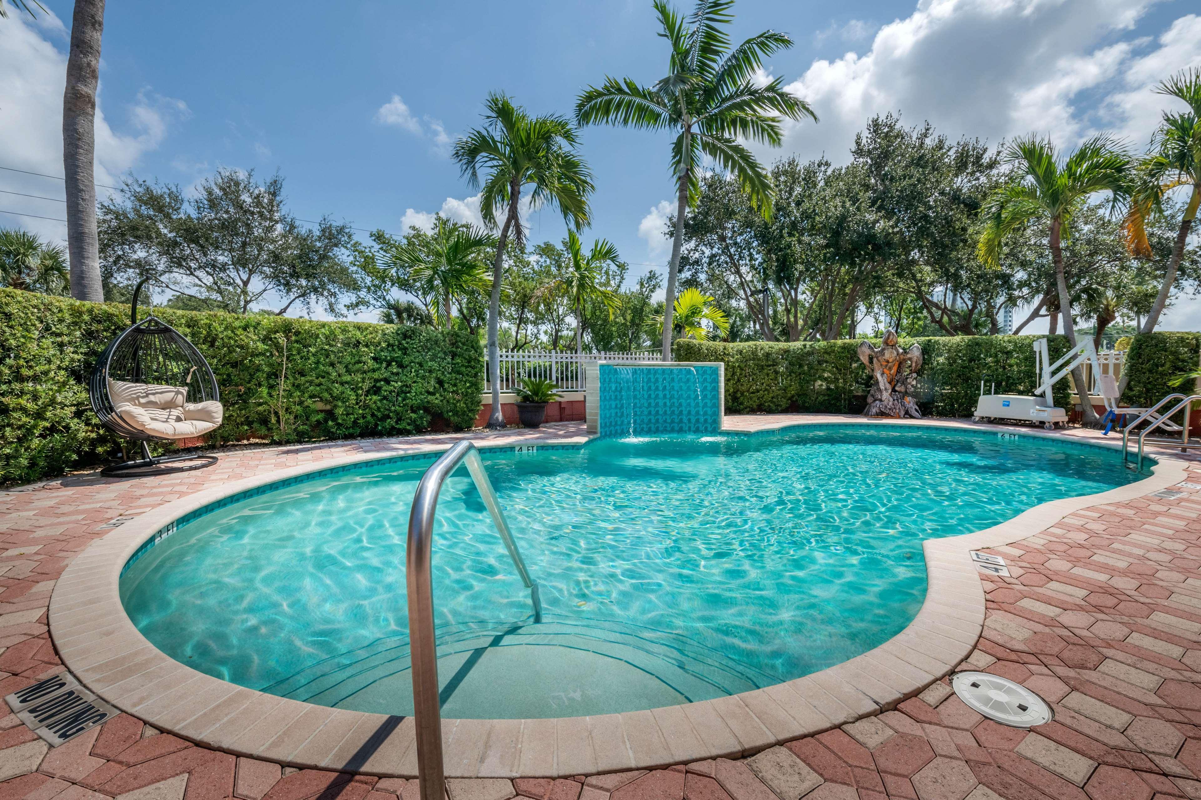 Best Western Plus Palm Beach Gardens Hotel & Suites And Conference Ct Exterior photo