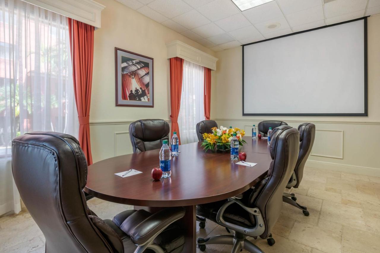 Best Western Plus Palm Beach Gardens Hotel & Suites And Conference Ct Exterior photo